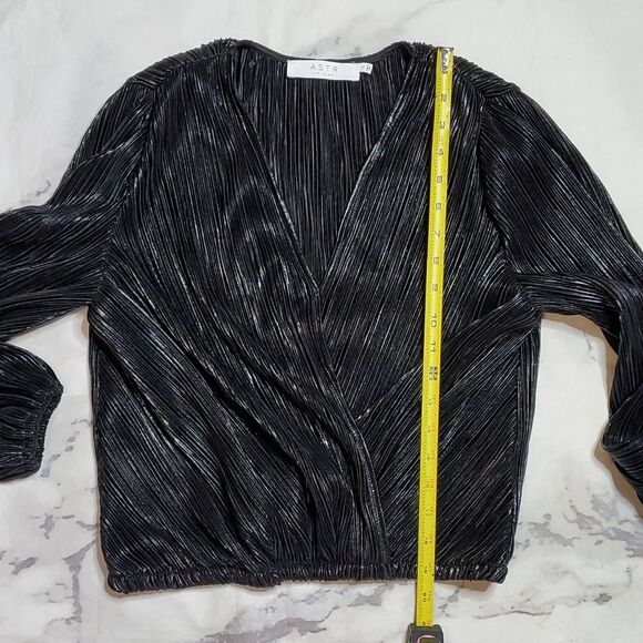 ASTR The Label Primadonna Surplice Shiny Black Crop Blouse - Picture 5 of 7